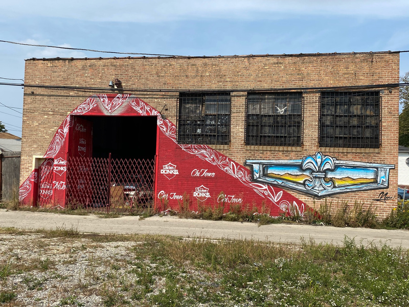 mural in Chicago by artist unknown.
