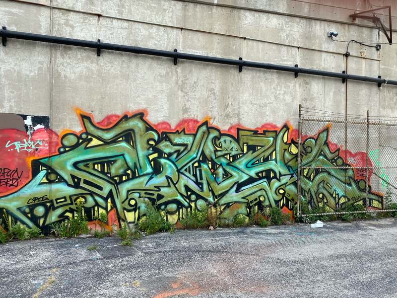 mural in Chicago by artist unknown.