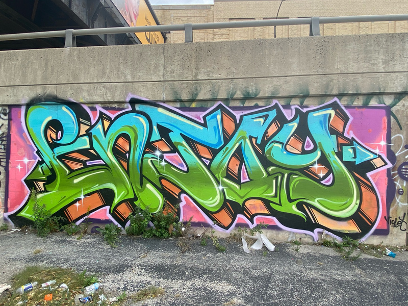 mural in Chicago by artist unknown.