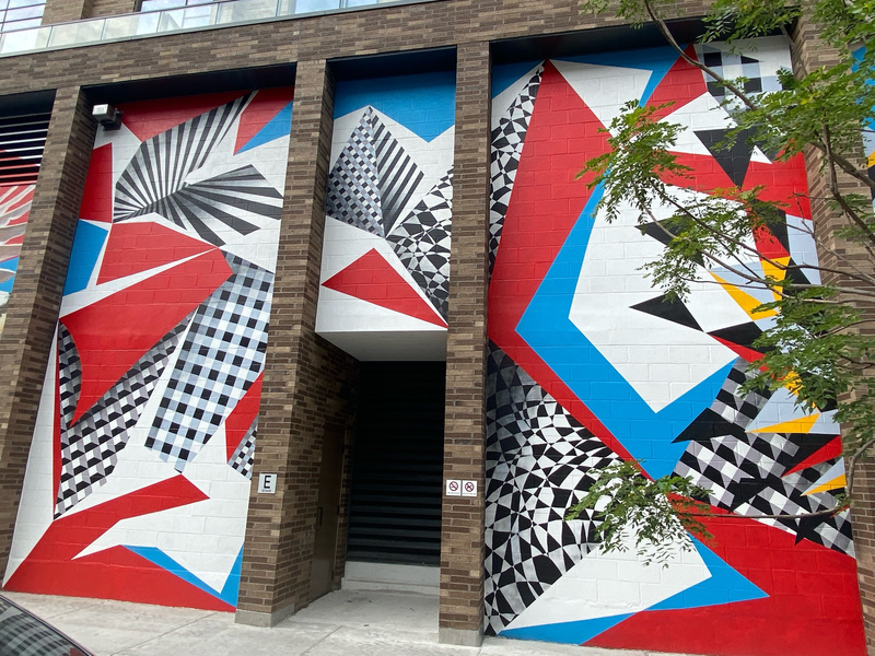 mural in Chicago by artist unknown.