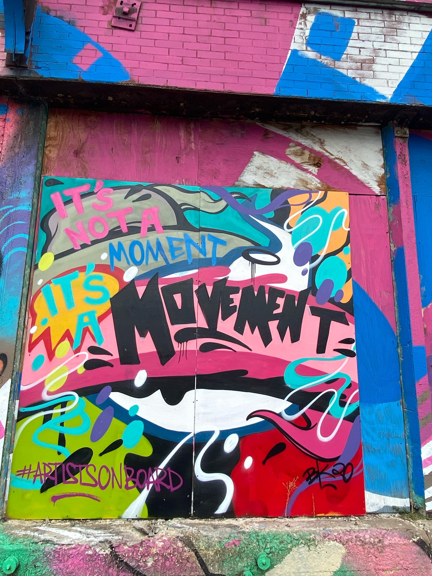 mural in Chicago by artist unknown.