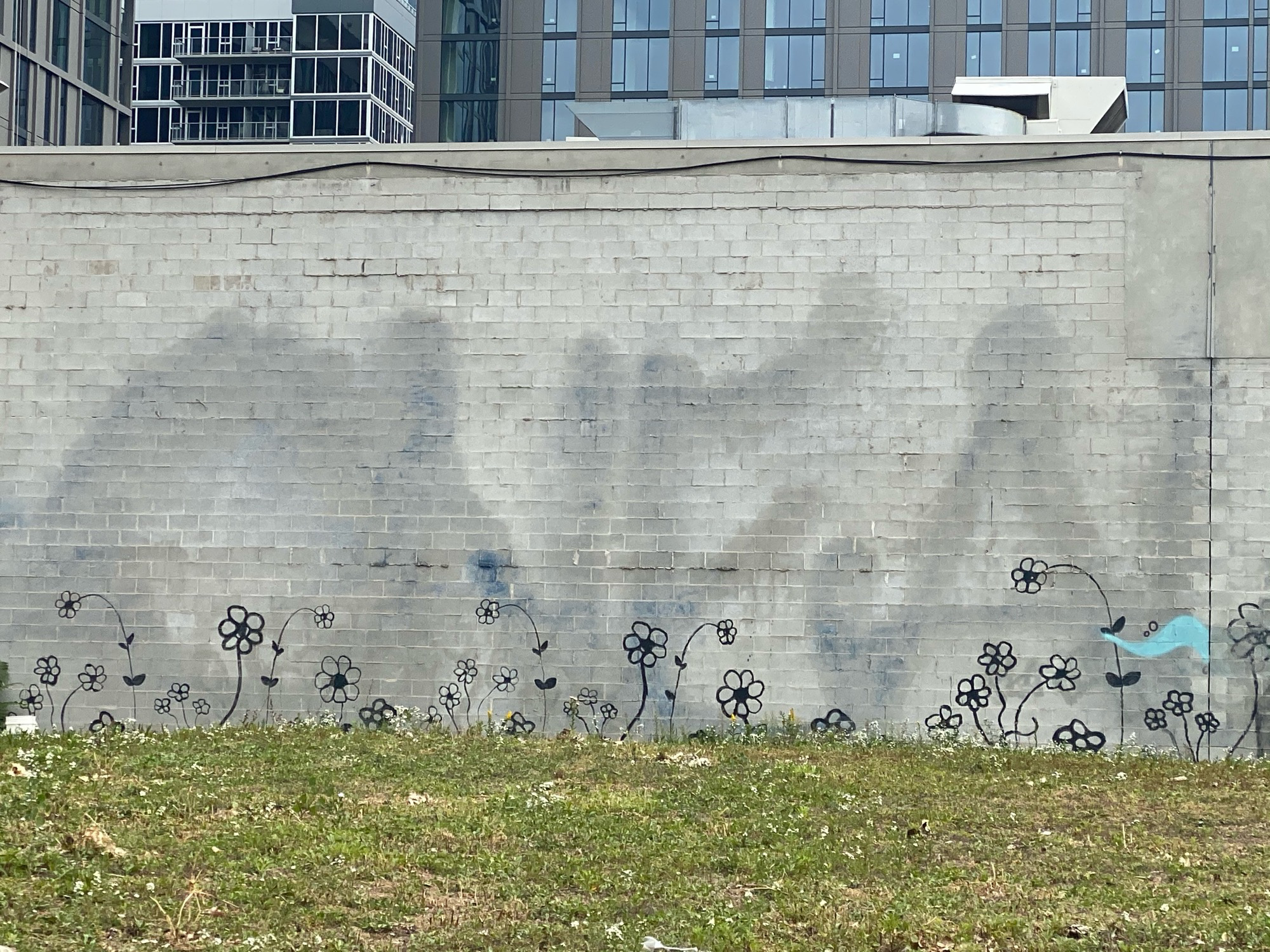 mural in Chicago by artist unknown.