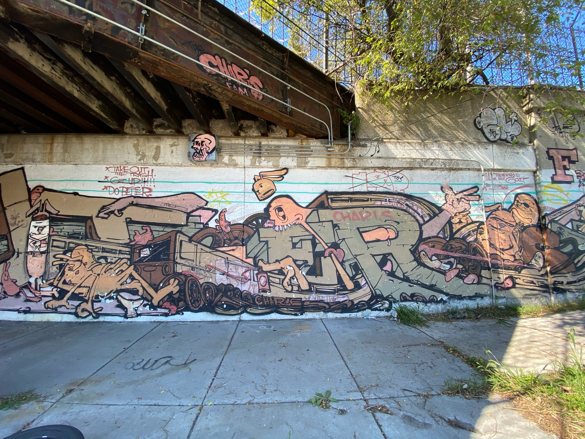 mural in Chicago by artist Uter.