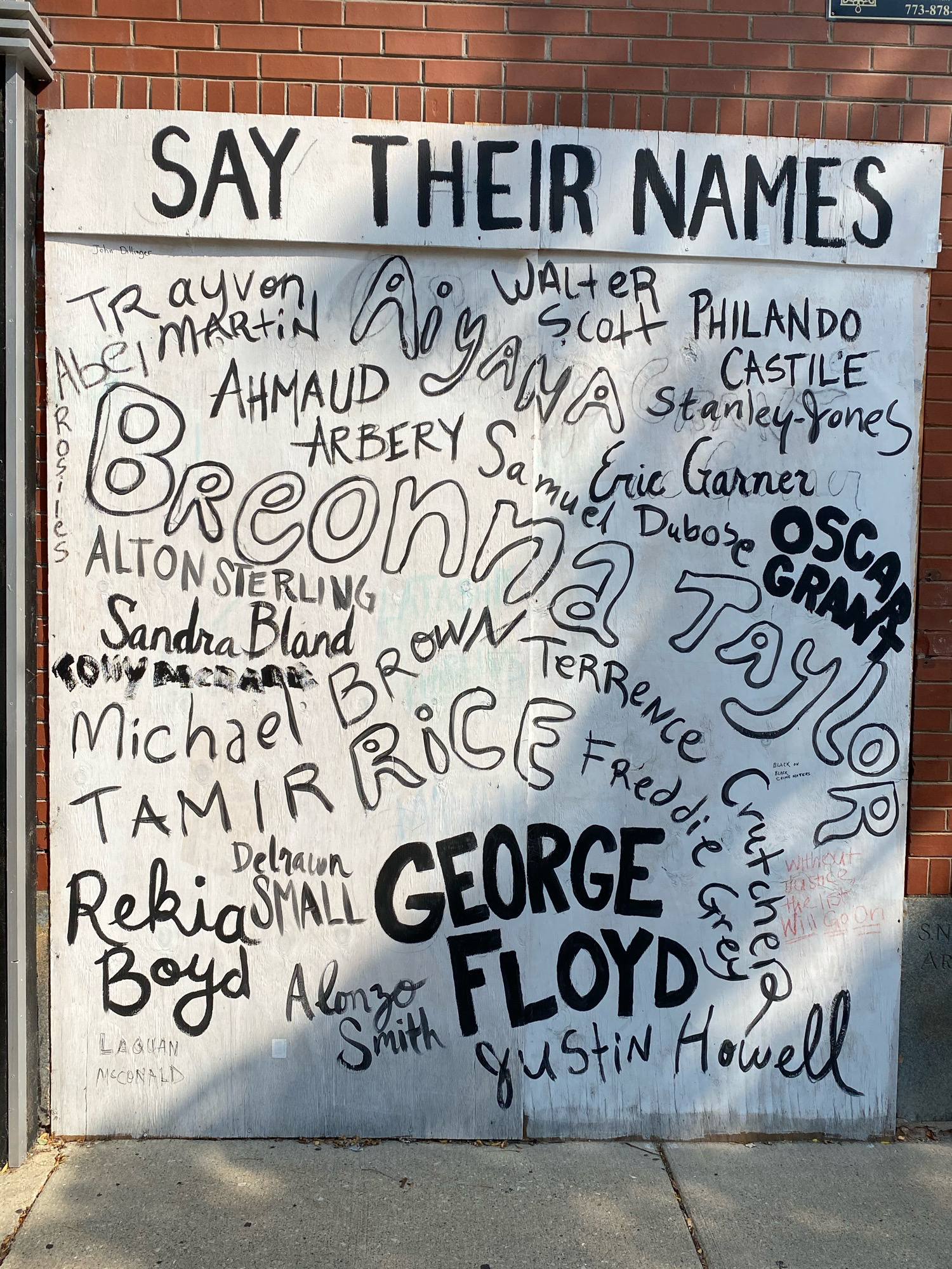 mural in Chicago by artist unknown.