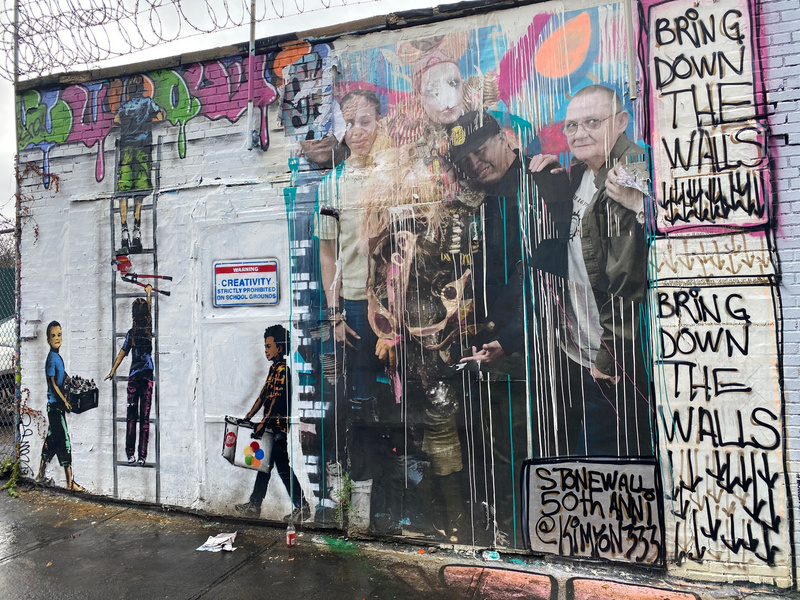 mural in Queens by artist unknown.