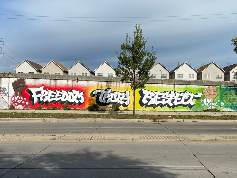 mural in Chicago by artist unknown.