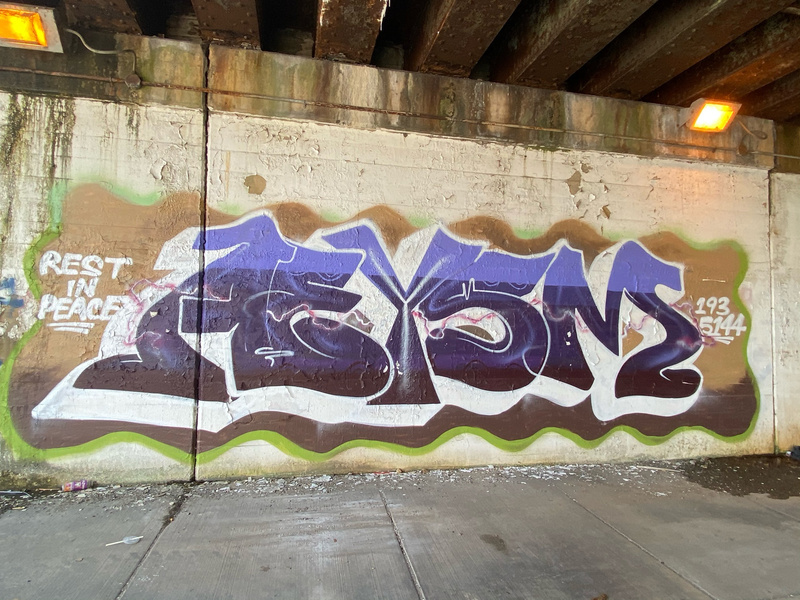 mural in Chicago by artist unknown.