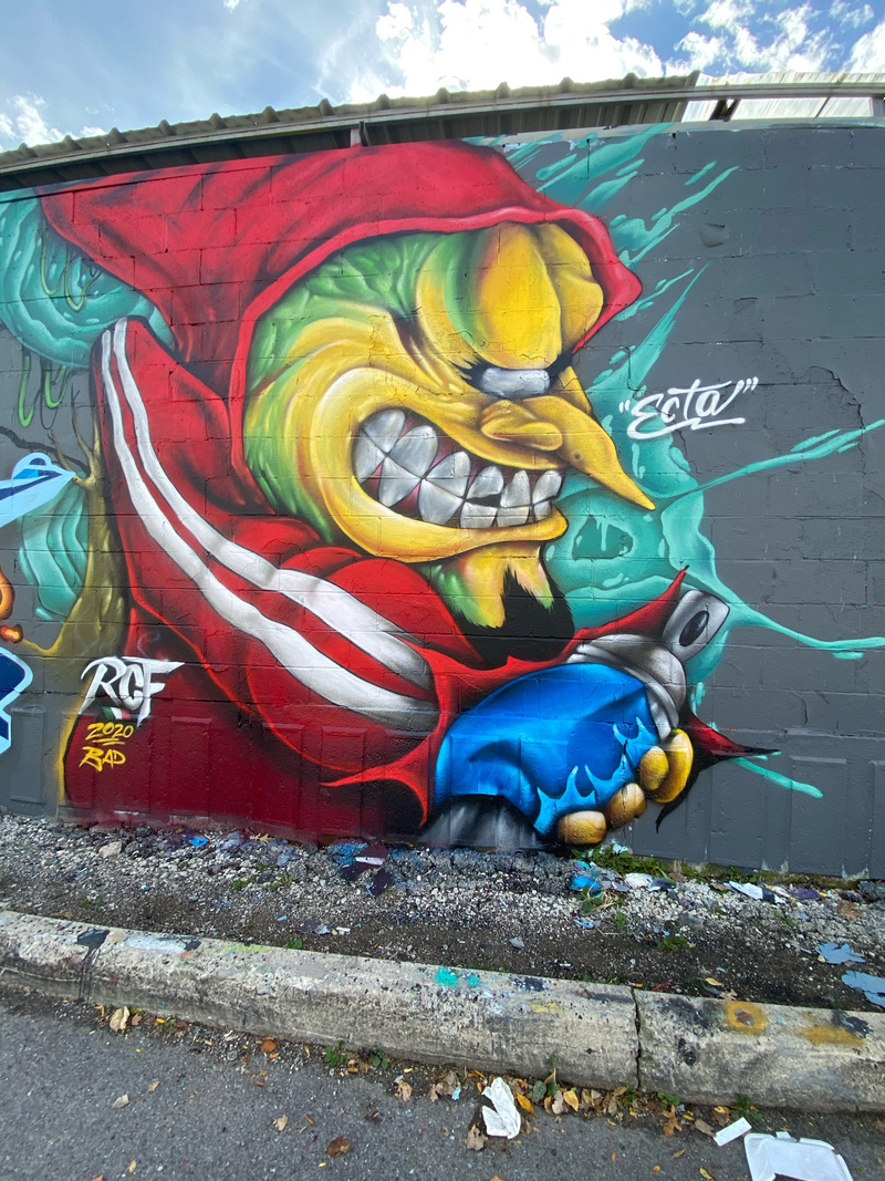 mural in Chicago by artist unknown.