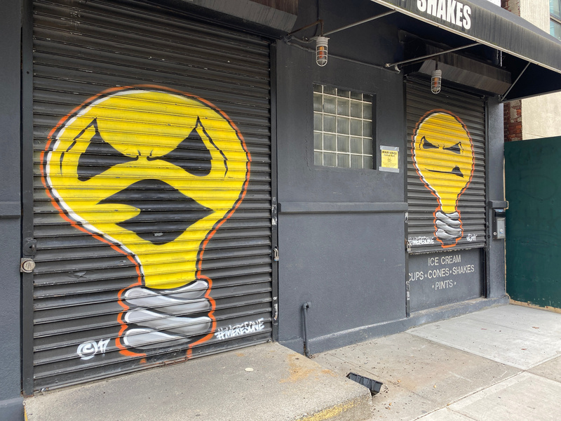 mural in Queens by artist unknown.