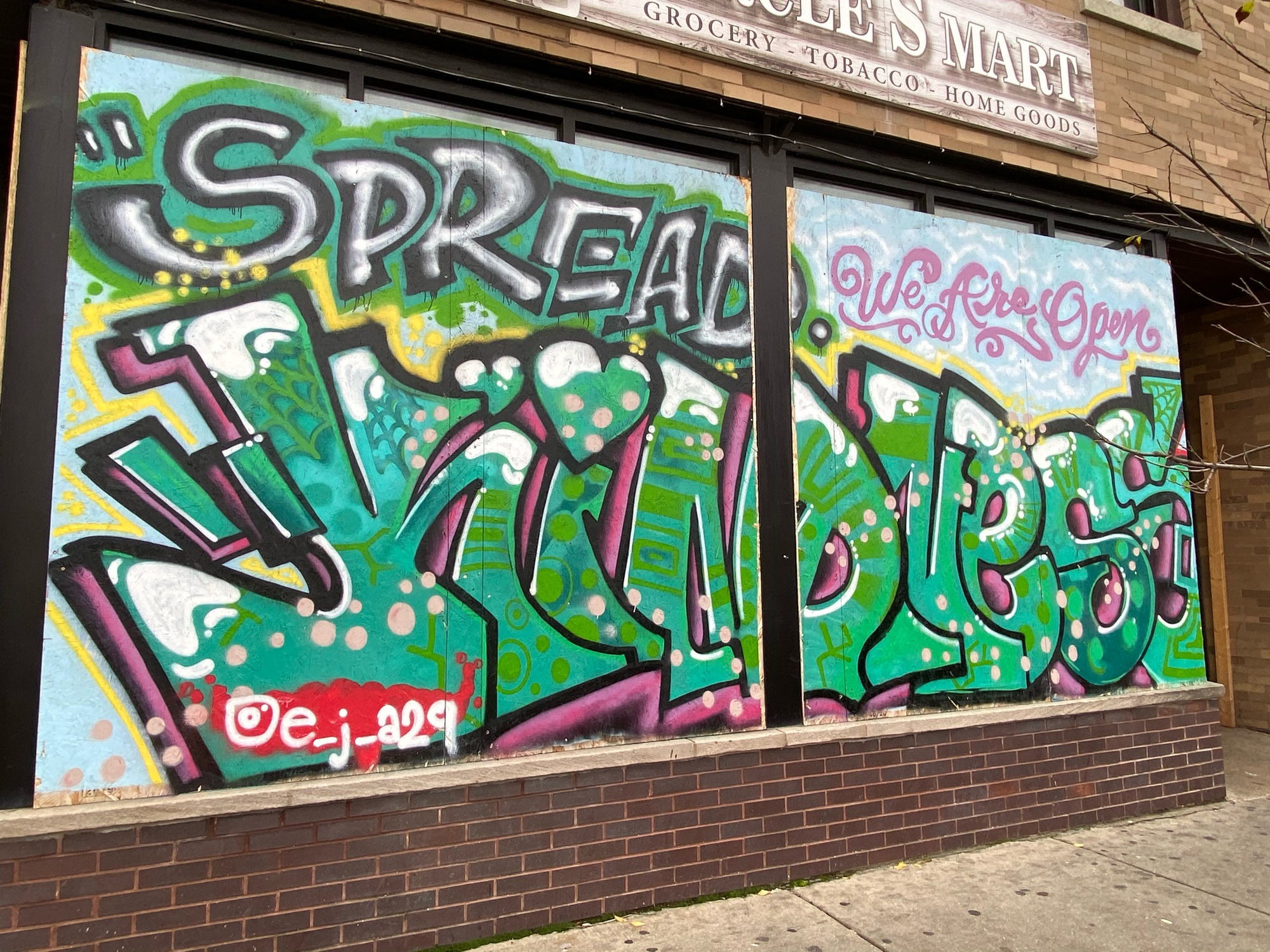 mural in Chicago by artist unknown.