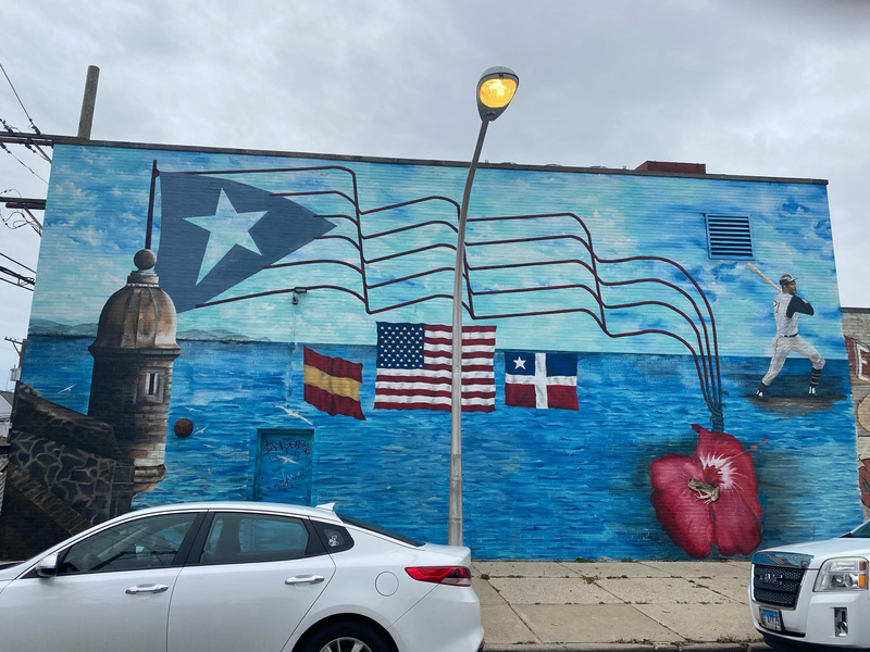 mural in Chicago by artist unknown.