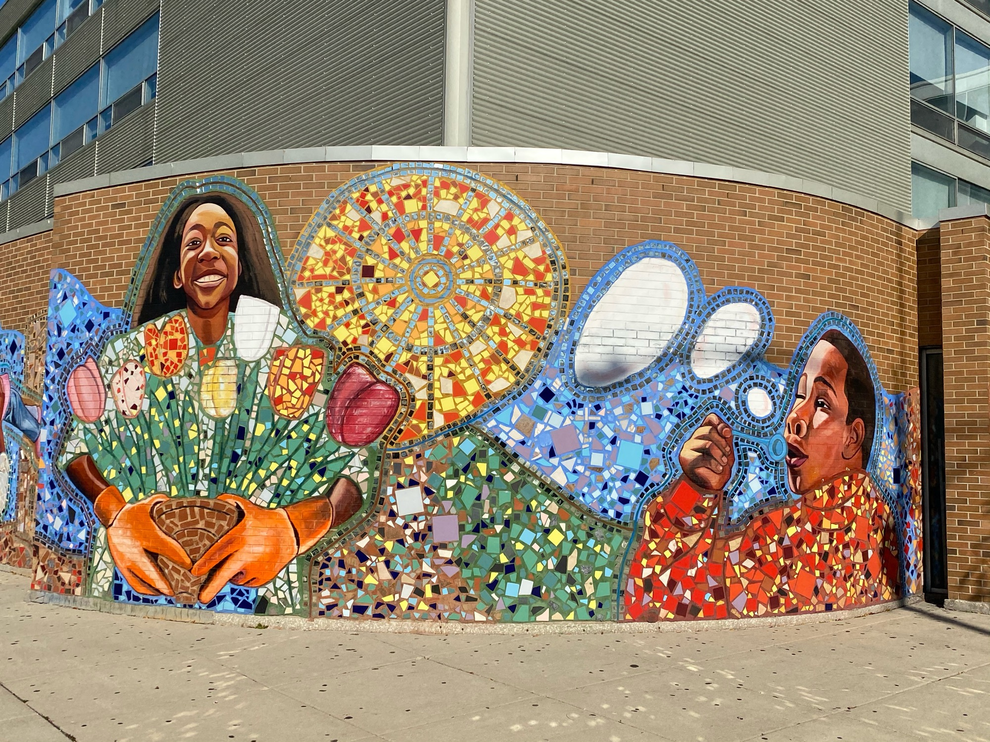 mural in Chicago by artist unknown.