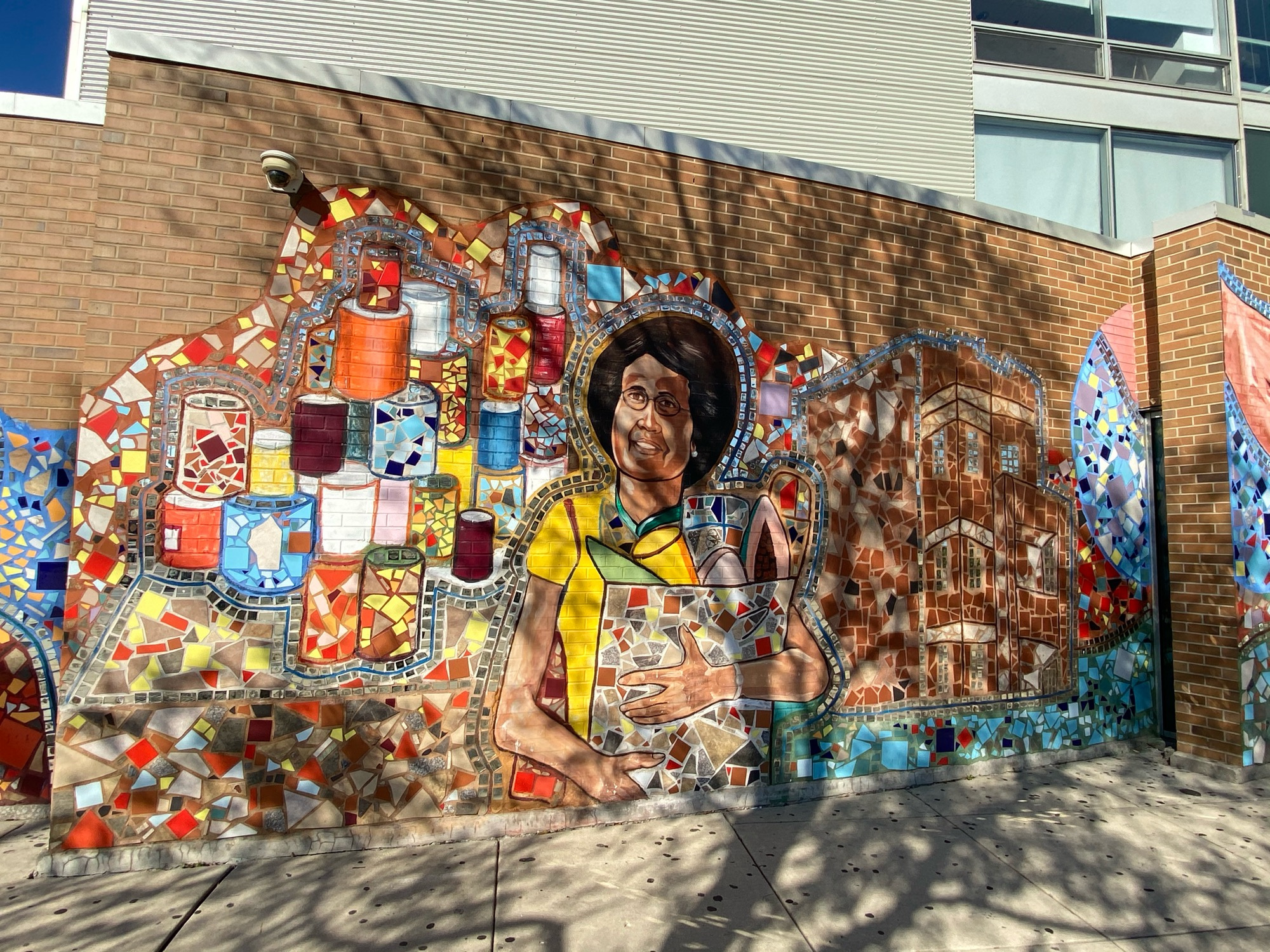 mural in Chicago by artist unknown.