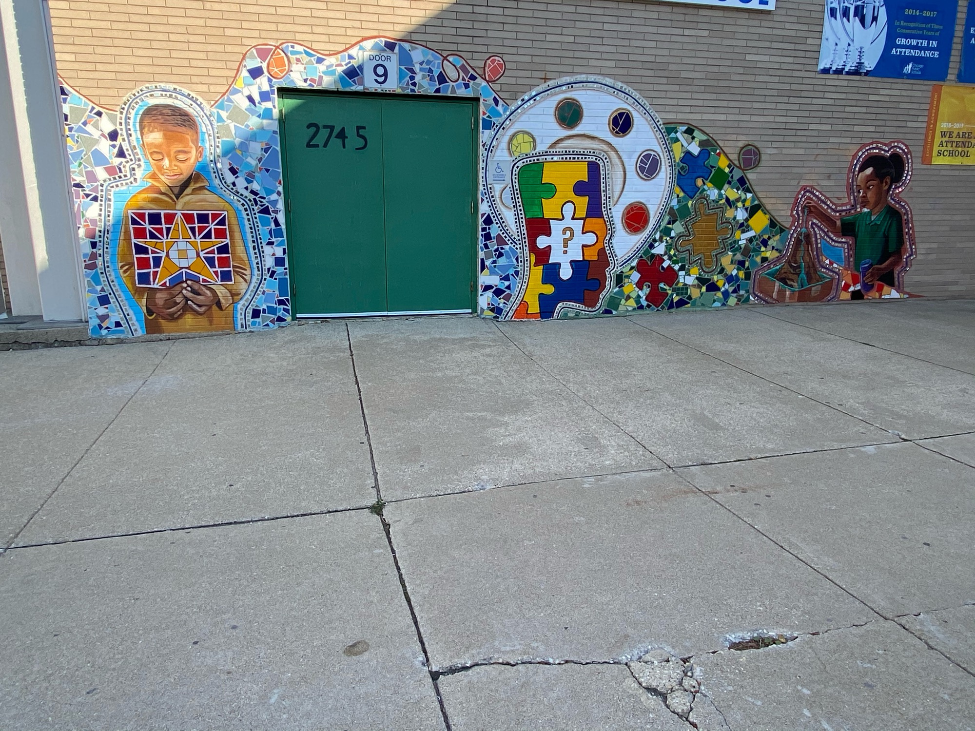 mural in Chicago by artist unknown.