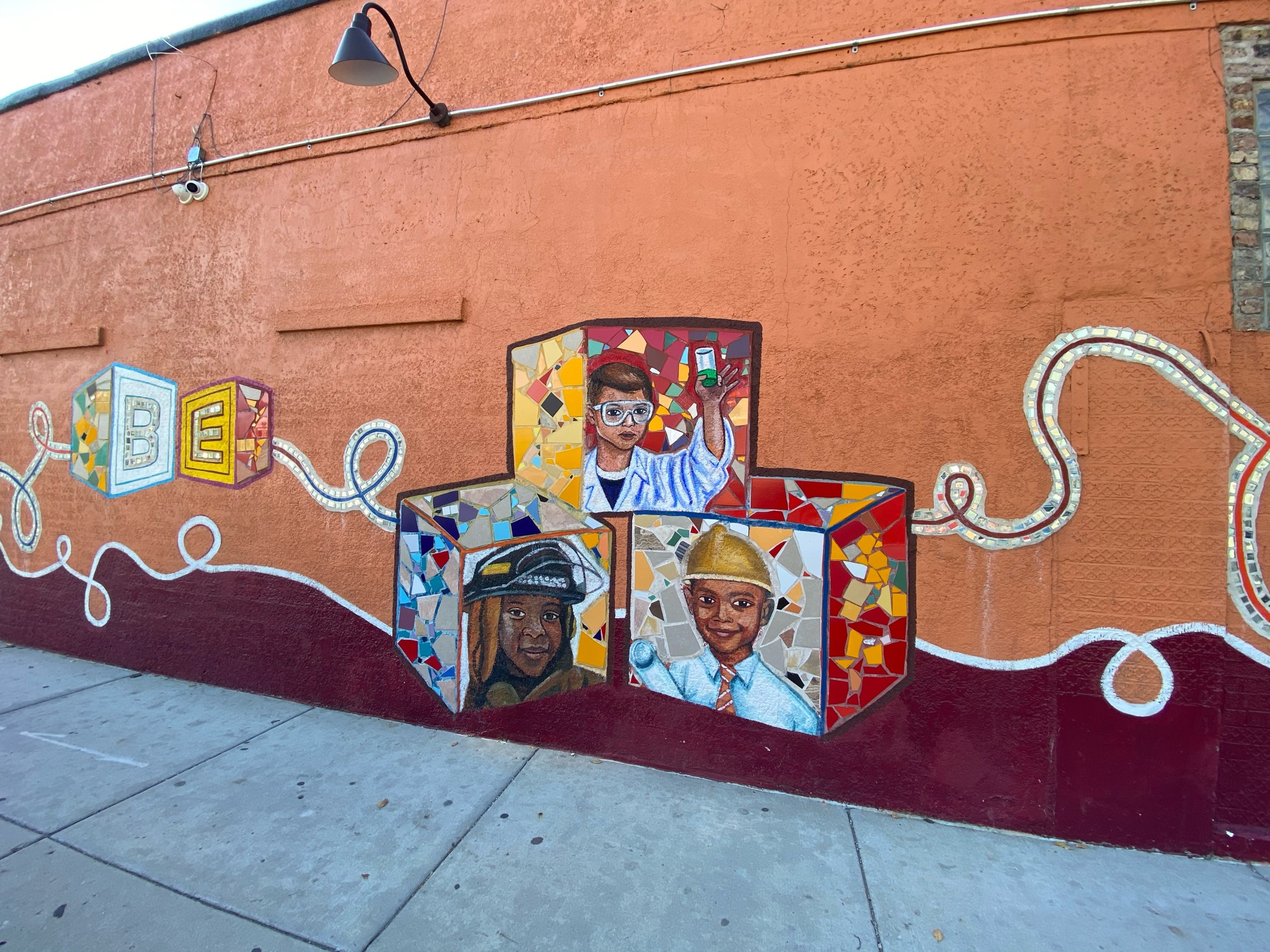 mural in Chicago by artist unknown.