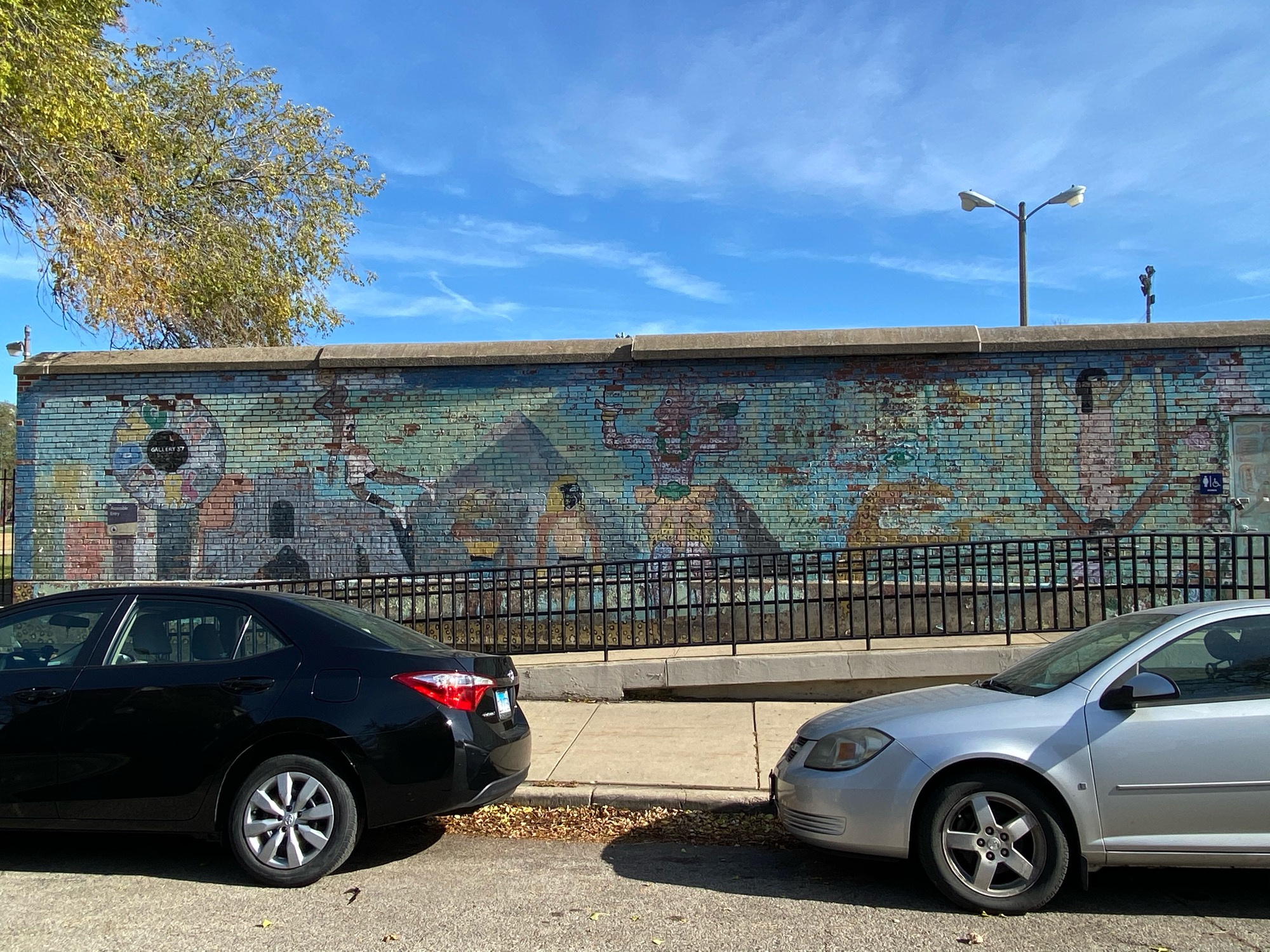mural in Chicago by artist unknown.