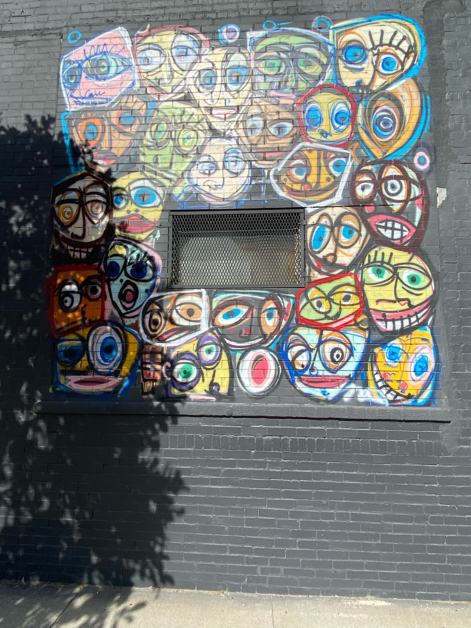 mural in Chicago by artist unknown.