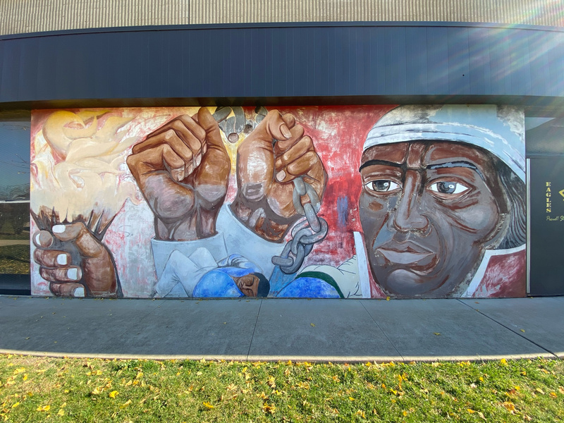 mural in Chicago by artist unknown.