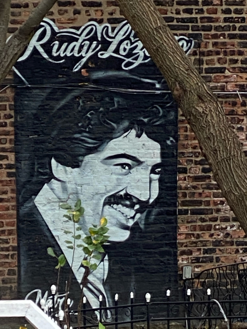 mural in Chicago by artist Matr.