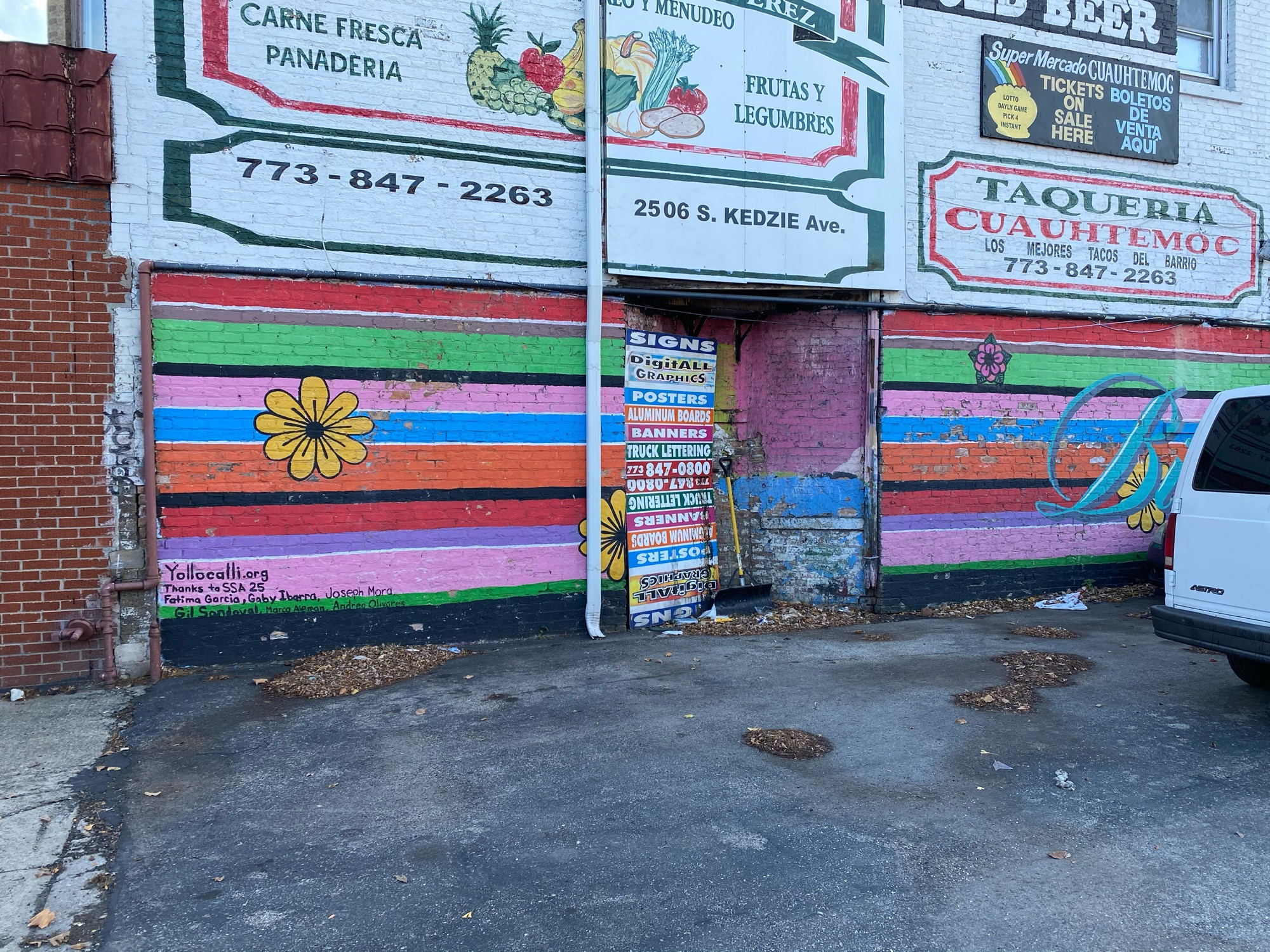 mural in Chicago by artist unknown.