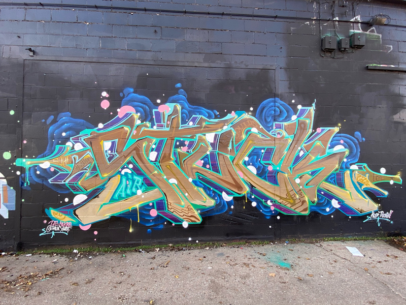 mural in Chicago by artist unknown.