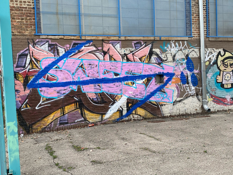 mural in Chicago by artist unknown.