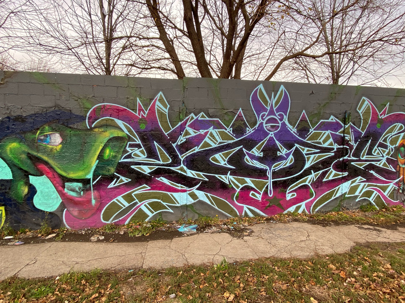 mural in Chicago by artist unknown.