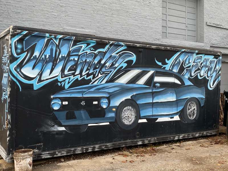 mural in Chicago by artist unknown.