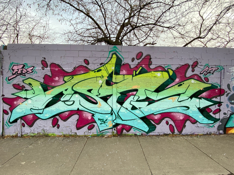 mural in Chicago by artist unknown.