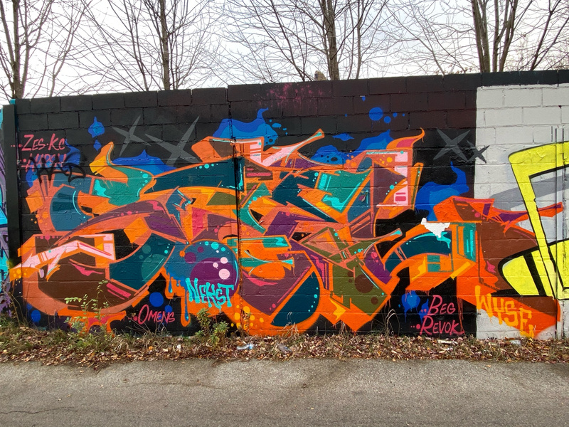 mural in Chicago by artist unknown.