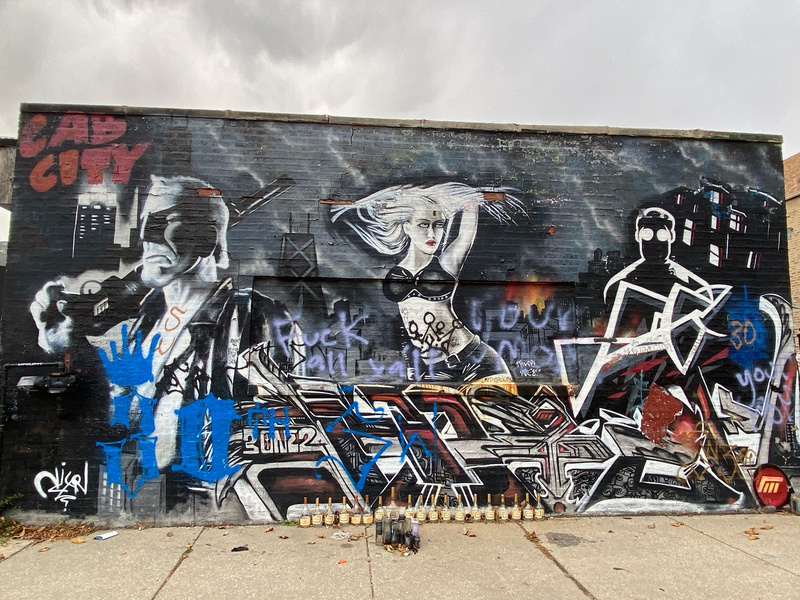 mural in Chicago by artist unknown.