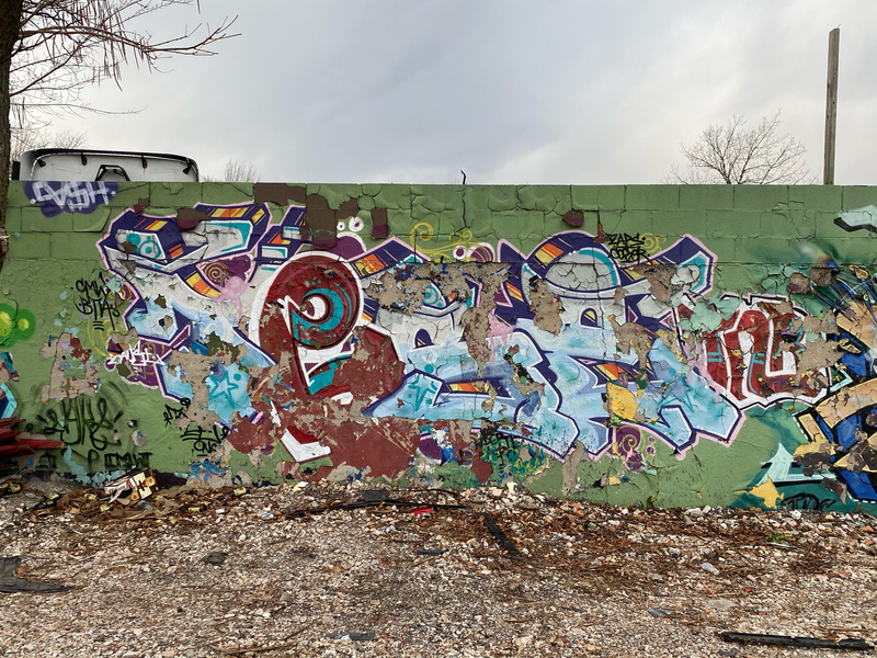 mural in Chicago by artist unknown.