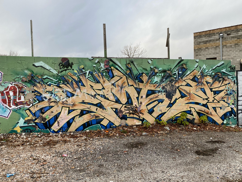 mural in Chicago by artist unknown.