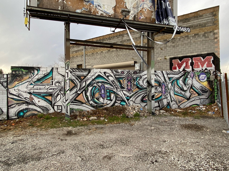 mural in Chicago by artist unknown.