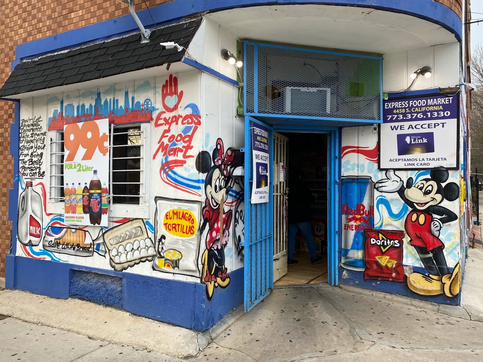 mural in Chicago by artist unknown.