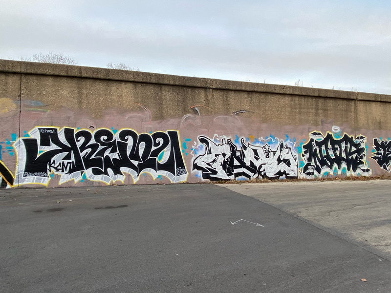 mural in Chicago by artist unknown.