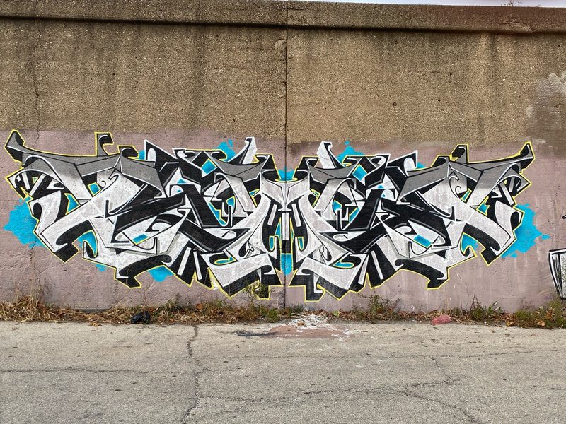 mural in Chicago by artist unknown.