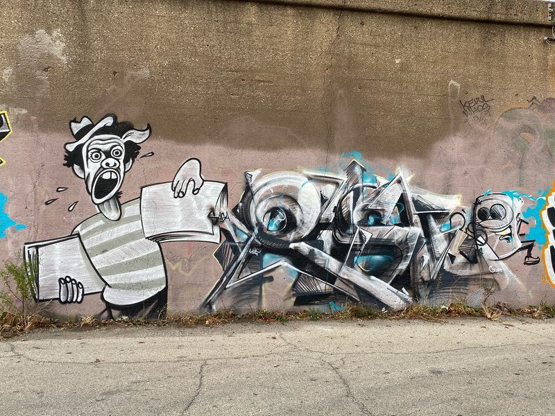 mural in Chicago by artist unknown.