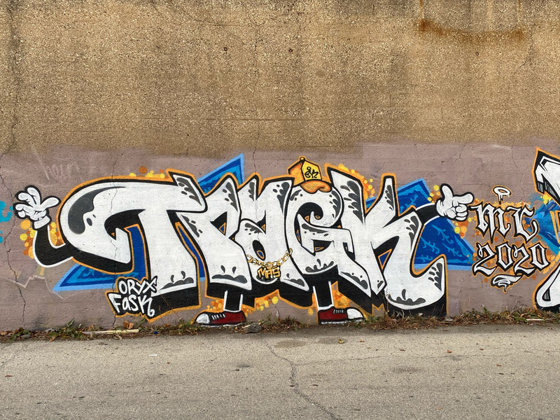 mural in Chicago by artist unknown.