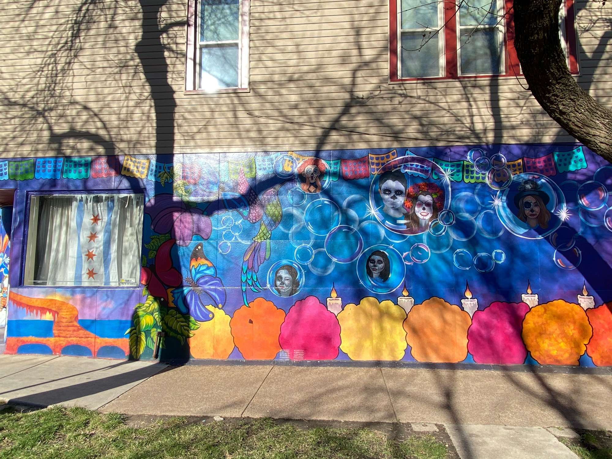 mural in Chicago by artist unknown.