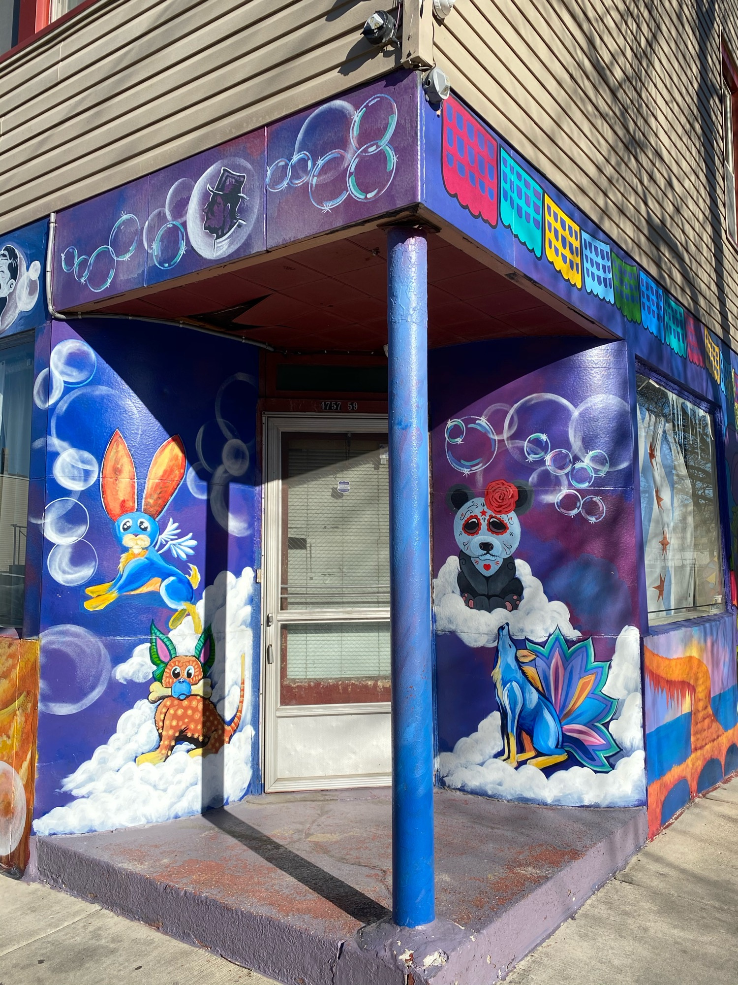 mural in Chicago by artist unknown.