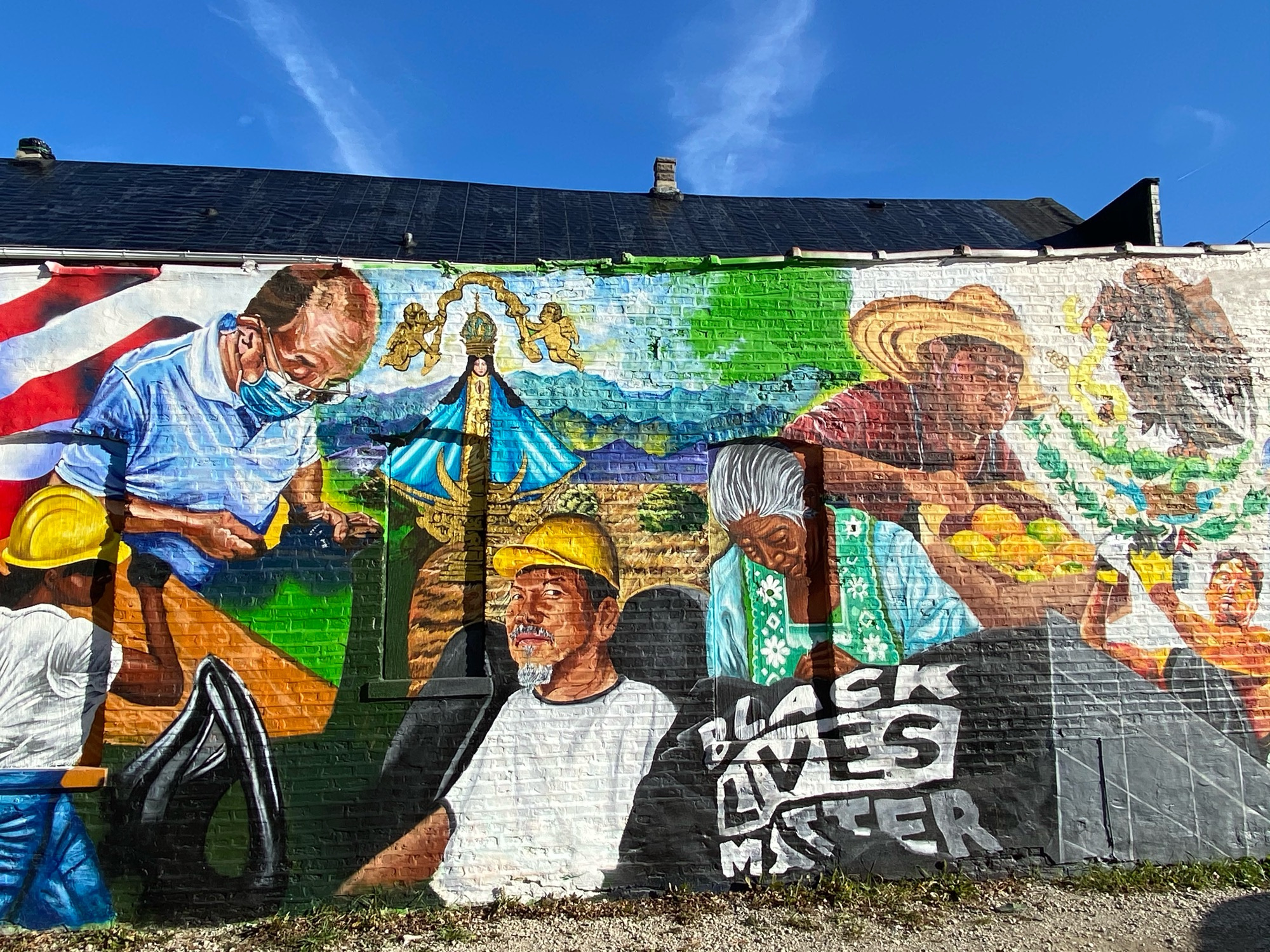 mural in Chicago by artist unknown.