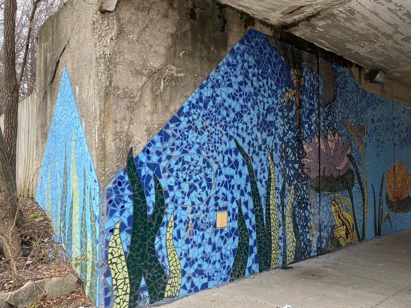 mural in Chicago by artist unknown.