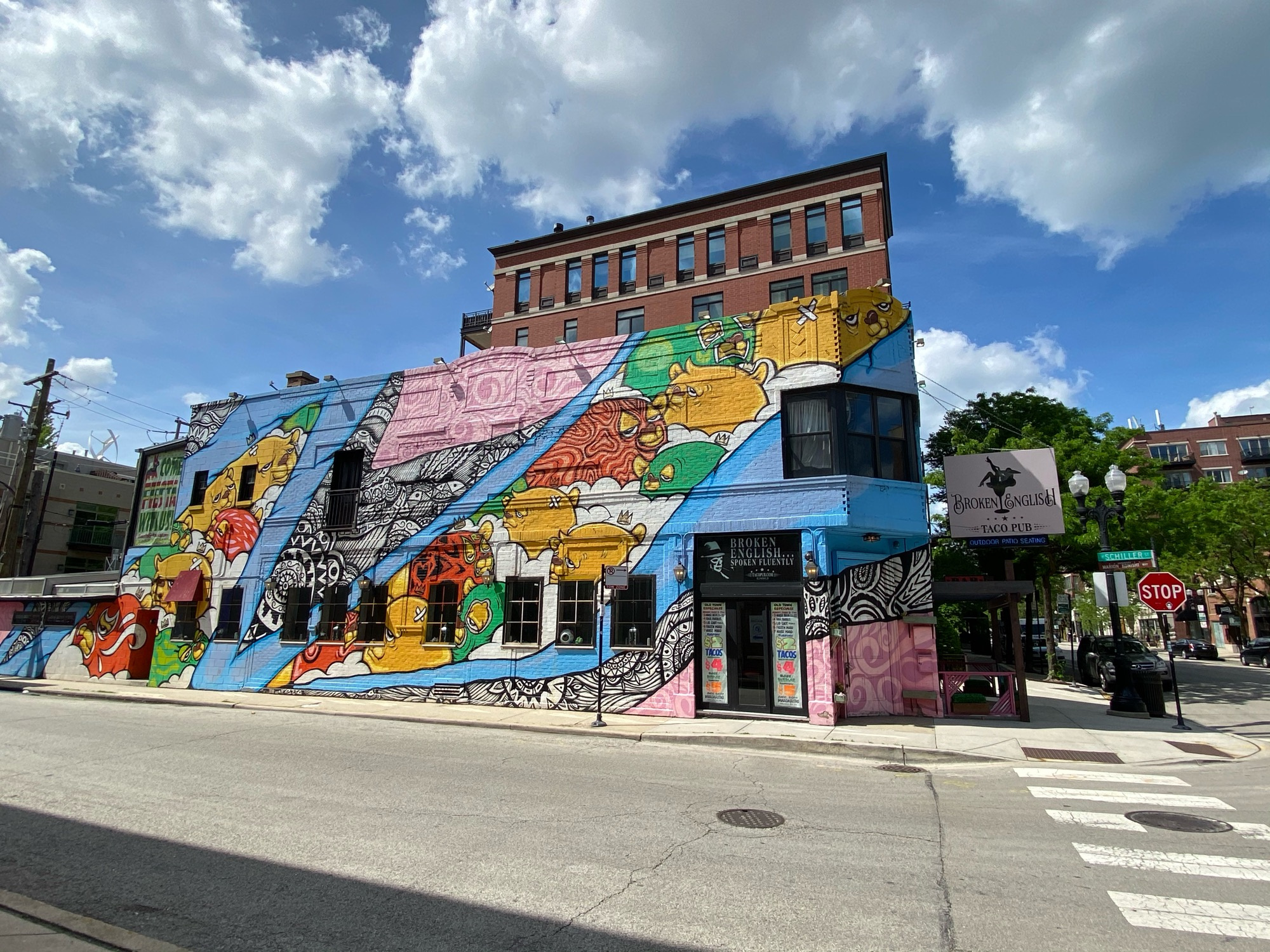 mural in Chicago by artist The Bear Champ.