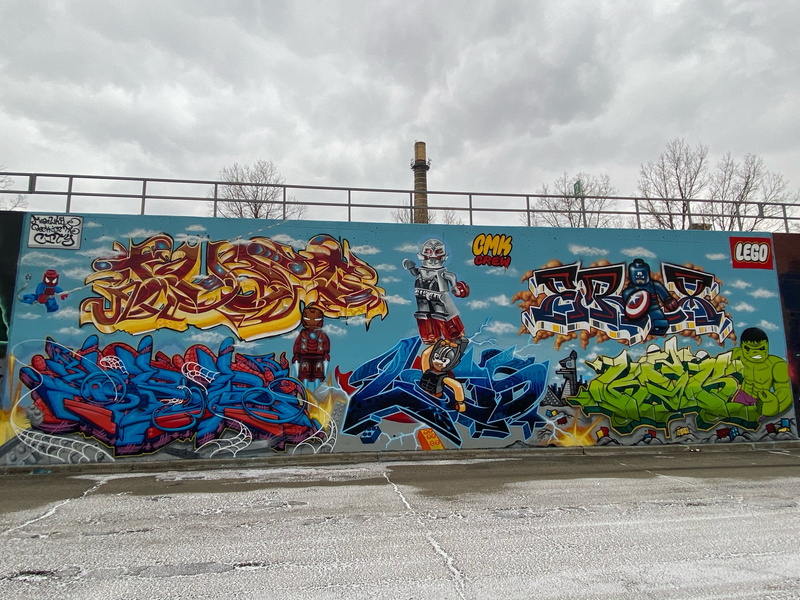 mural in Chicago by artist unknown.