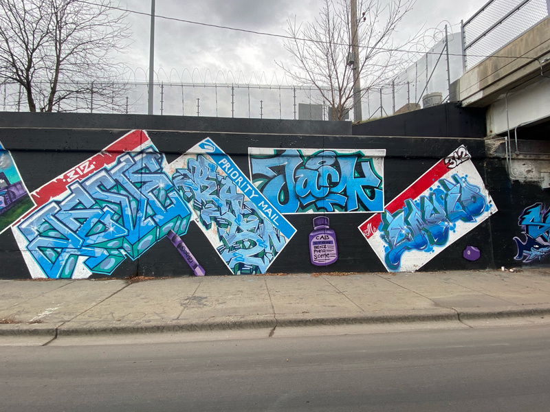 mural in Chicago by artist unknown.