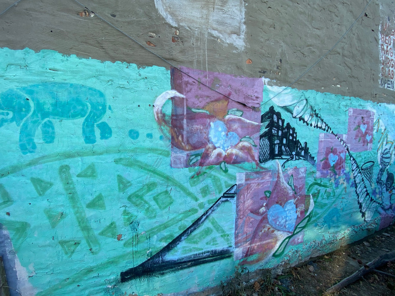 mural in Chicago by artist unknown.