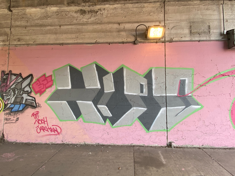 mural in Chicago by artist unknown.