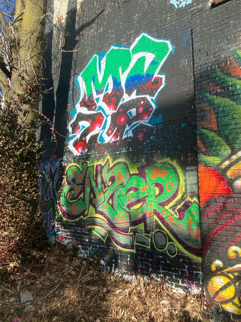 mural in Chicago by artist unknown.