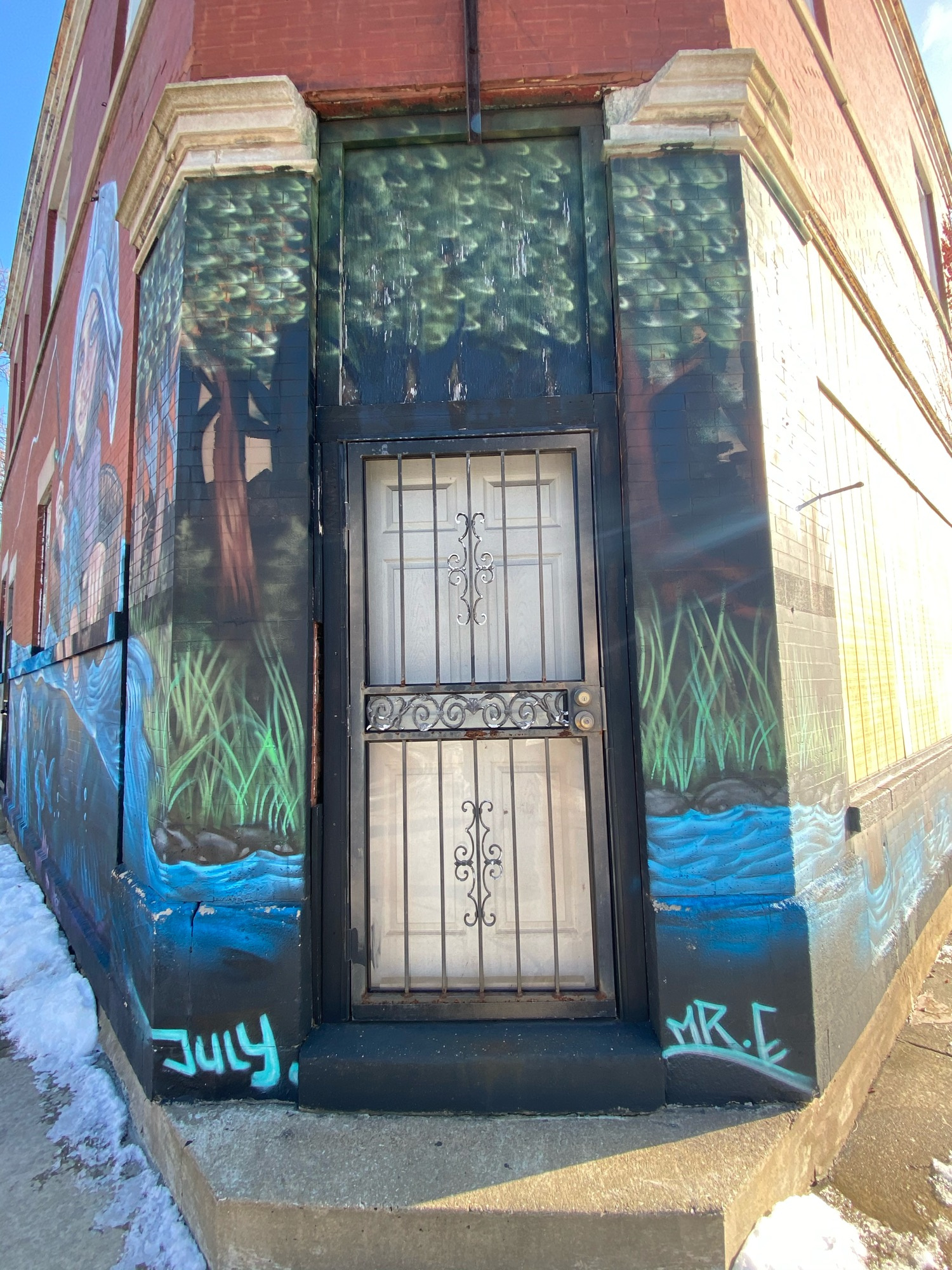 mural in Chicago by artist July.